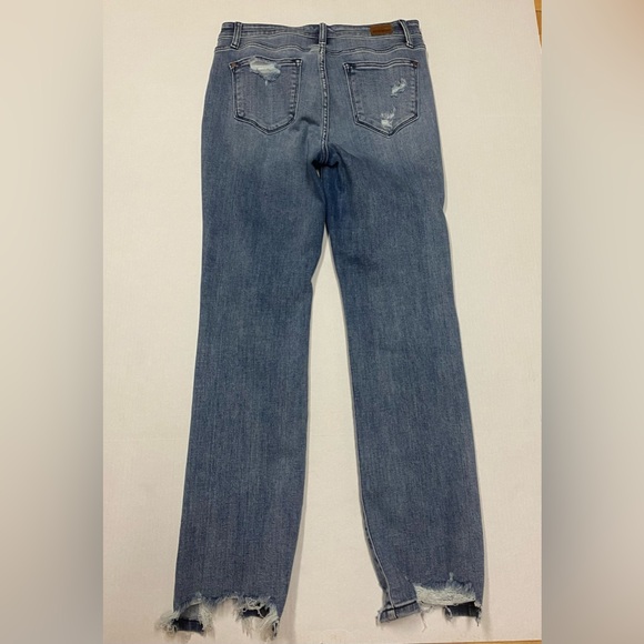 Judy Blue Classic Straight Fit Distressed Denim Jeans with Frayed Hem Size 9/29 - Picture 6 of 6